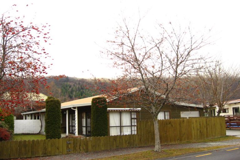 Photo of property in 3a Chalmers Place, Arrowtown, 9302