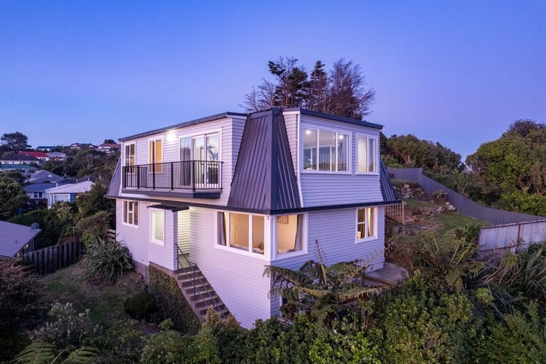 Photo of property in 75 Salford Street, Newlands, Wellington, 6037