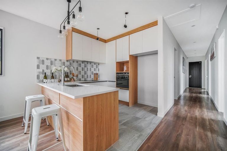 Photo of property in 32 Hari Road, Karaka, 2113