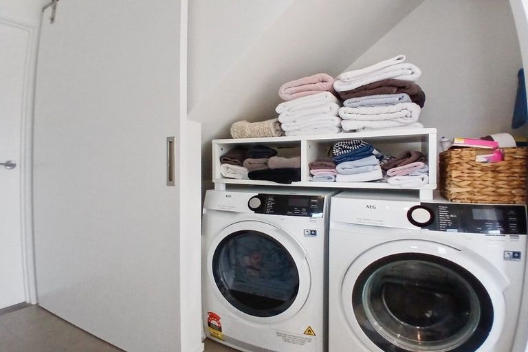 Photo of property in 2/23 Park Road, Glenfield, Auckland, 0629