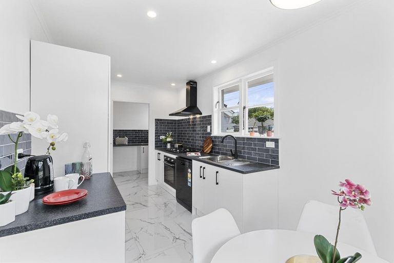 Photo of property in 214 Cambridge Terrace, Naenae, Lower Hutt, 5011