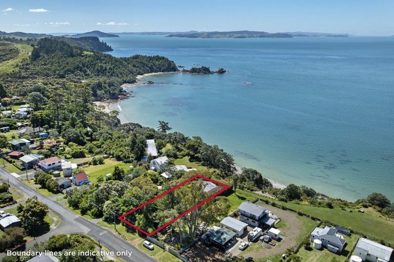 Photo of property in 127 Howard Road, Orere Point, 2585