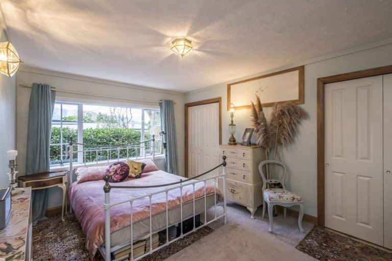 Photo of property in 21 Puriri Road, Waikanae, 5036