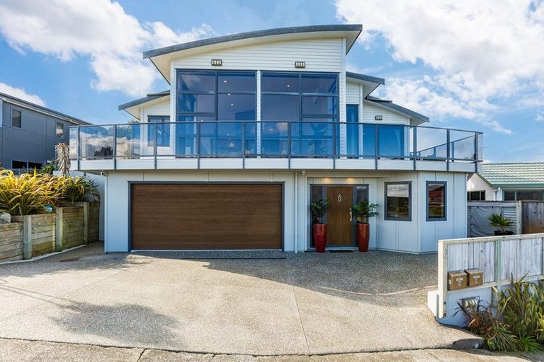 Photo of property in 6 Seascape View, Paremata, Porirua, 5024