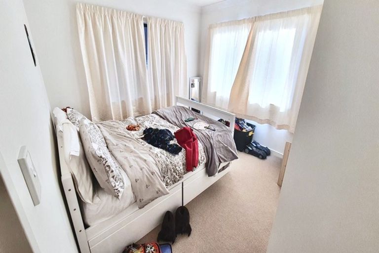 Photo of property in 35 Trotting Terrace, Fairview Heights, Auckland, 0632