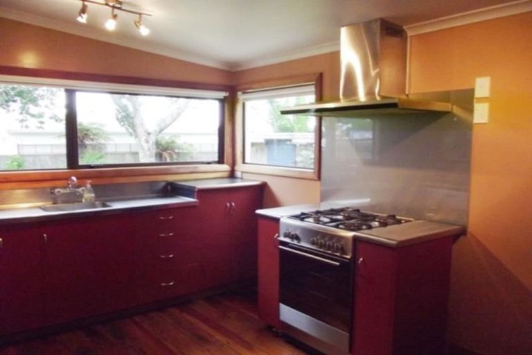 Photo of property in 19 Donnelly Street, Oakura, 4314