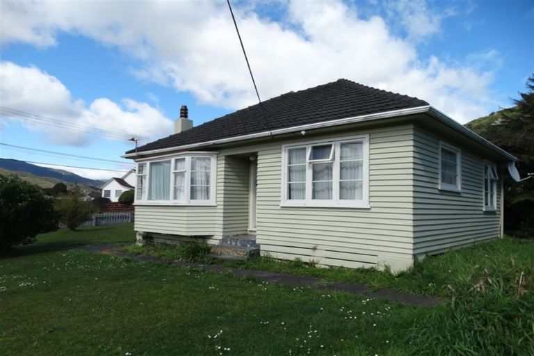 Photo of property in 2 Bledisloe Crescent, Wainuiomata, Lower Hutt, 5014