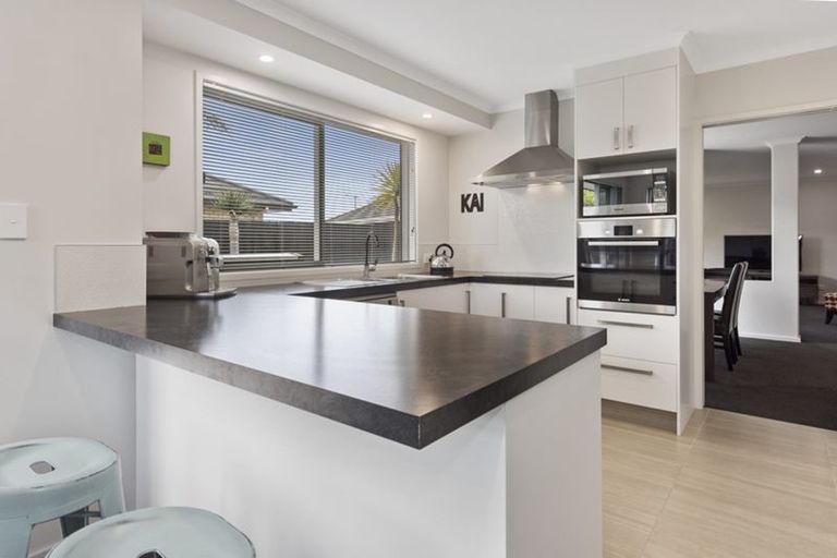 Photo of property in 31 Leet Crescent, Papamoa Beach, Papamoa, 3118