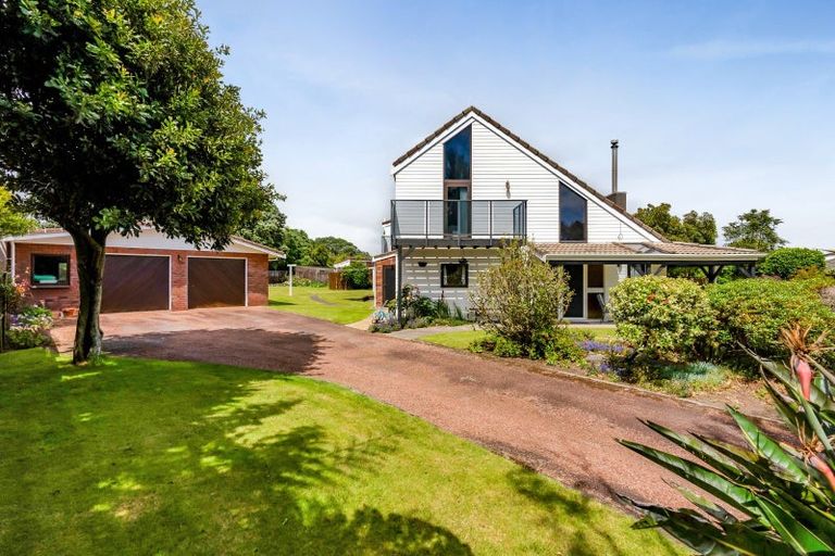 Photo of property in 24 Prudence Place, Oakura, 4314