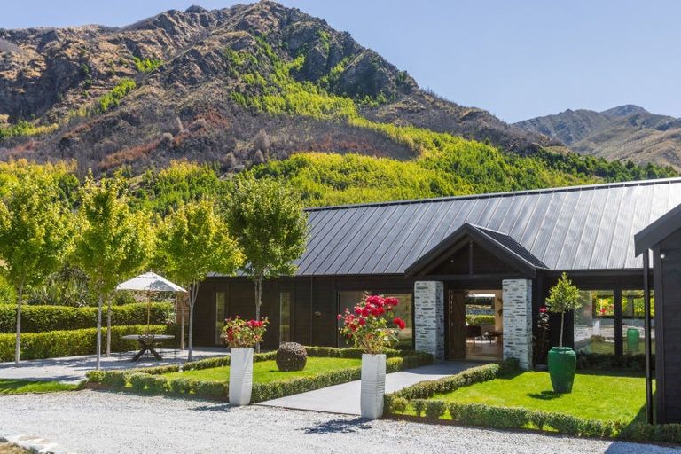 Photo of property in Butel Park, 15 Essex Avenue, Arrowtown, 9302