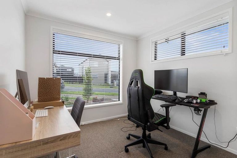 Photo of property in 2 Routeburn Lane, Karaka, 2124