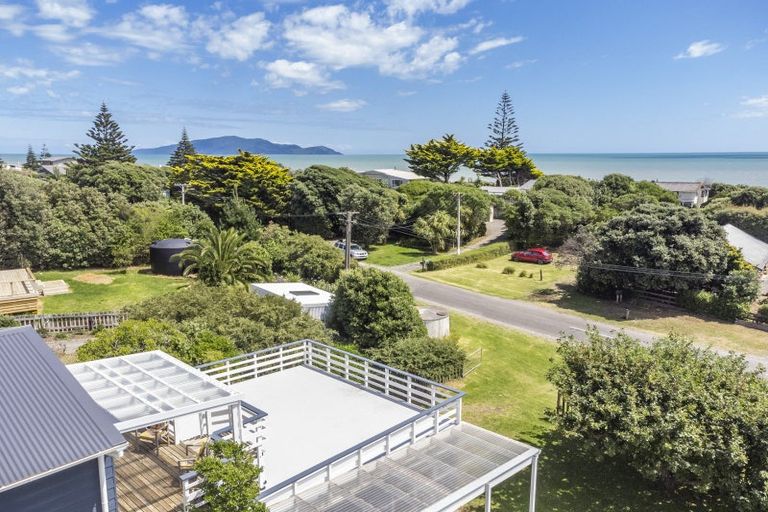 Photo of property in 42 Rodney Avenue, Te Horo Beach, Otaki, 5581