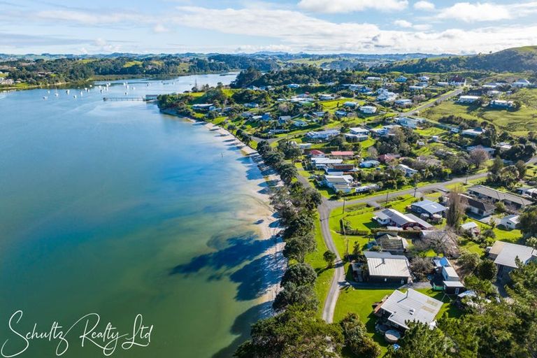 Photo of property in 6 The Strand, Whakapirau, Maungaturoto, 0583