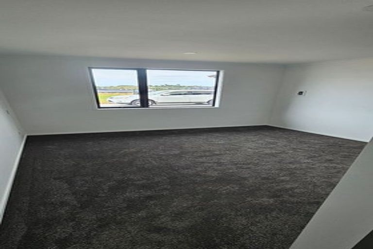 Photo of property in 13 Metoriti Crescent, Karaka, 2124