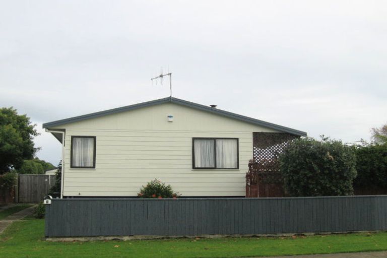 Photo of property in 5 Spackman Crescent, Paraparaumu, 5032