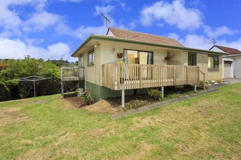 Photo of property in 2/6 Charmaine Road, Torbay, Auckland, 0630