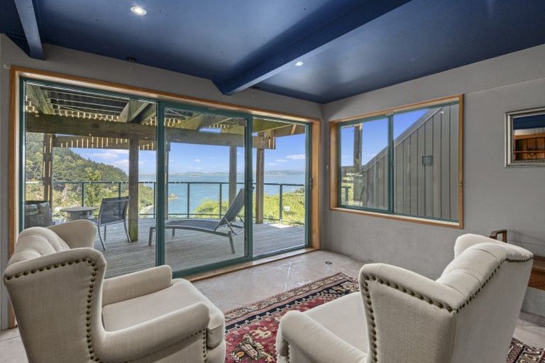 Photo of property in 52 Waitohu Road, York Bay, Lower Hutt, 5013