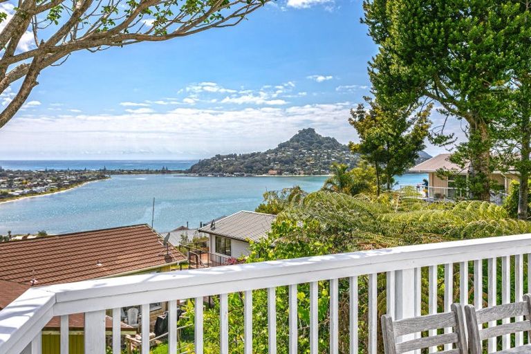 Photo of property in 2 Tairua Heights, Tairua, 3508