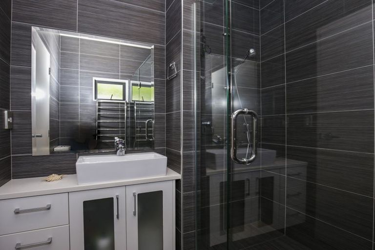 Photo of property in 14 Midhurst Avenue, Henderson, Auckland, 0612