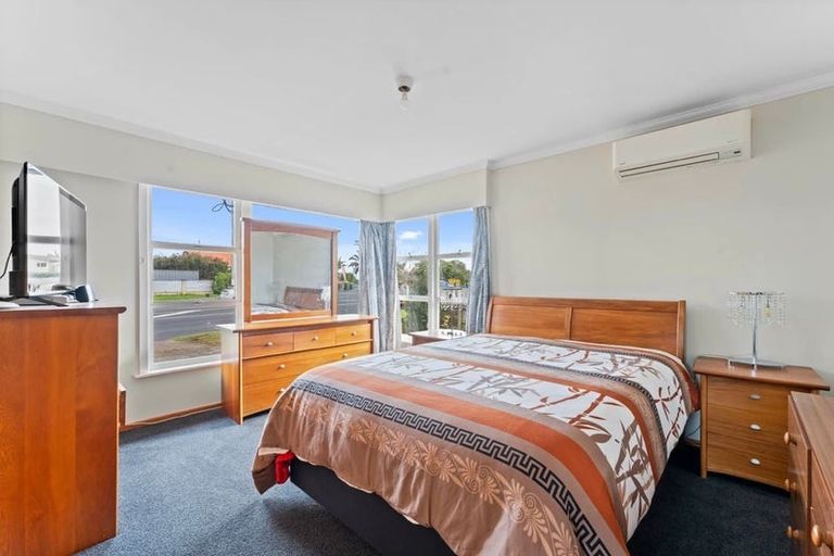 Photo of property in 4247 Great North Road, Glendene, Auckland, 0602
