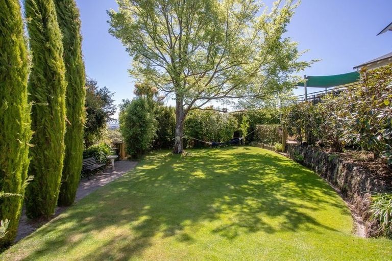 Photo of property in 82 Hackthorne Road, Cashmere, Christchurch, 8022