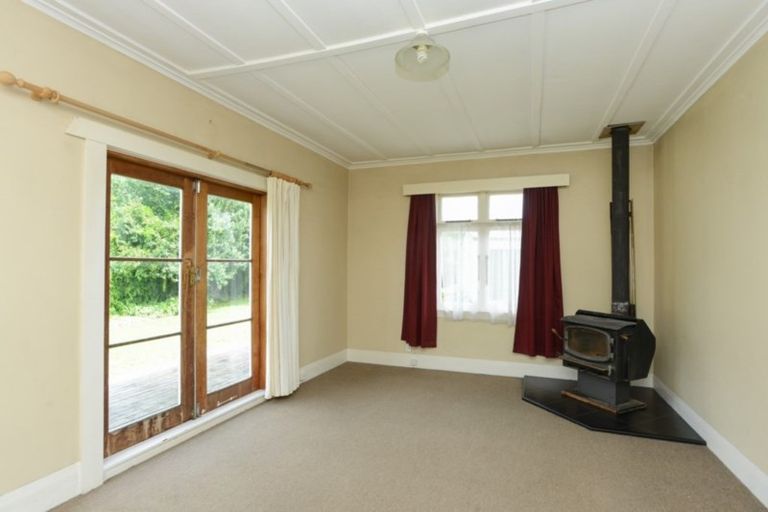 Photo of property in 23 Carruthers Street, Otane, 4202