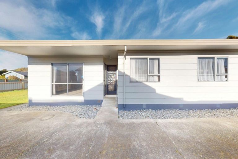 Photo of property in 113a Cornfoot Street, Castlecliff, Whanganui, 4501