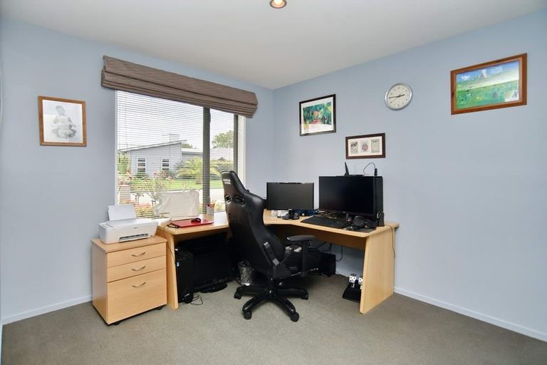 Photo of property in 25 Cedar Place, Rangiora, 7400