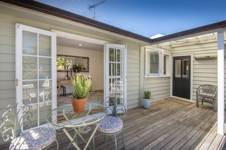 Photo of property in 37 Kiwi Road, Stanley Point, Auckland, 0624