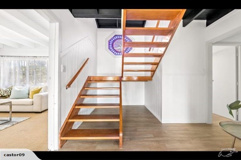 Photo of property in 8 Poplar Road, Stanmore Bay, Whangaparaoa, 0932