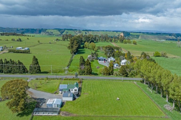 Photo of property in 1865 Kimbolton Road, Kiwitea, Feilding, 4777