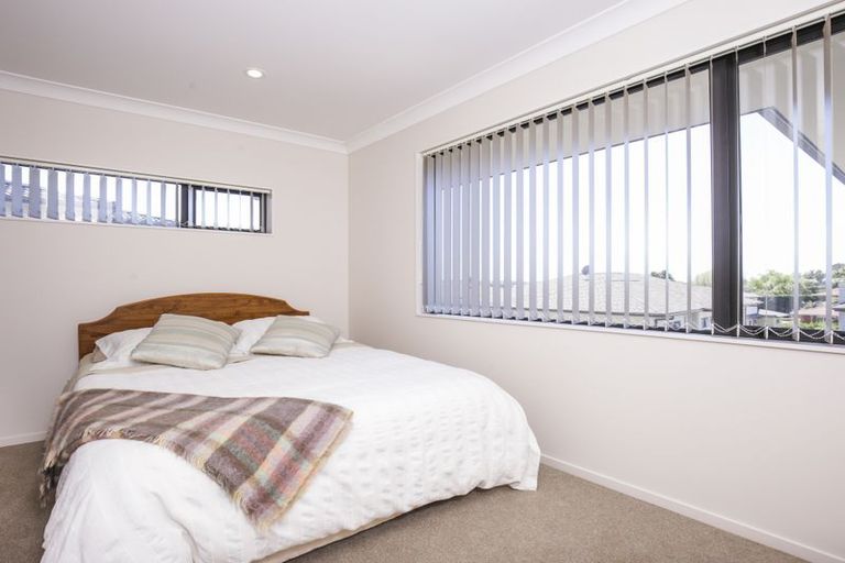 Photo of property in 14 Midhurst Avenue, Henderson, Auckland, 0612