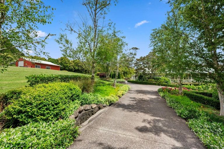 Photo of property in 3 Daphne Harden Lane, Paremoremo, Auckland, 0632