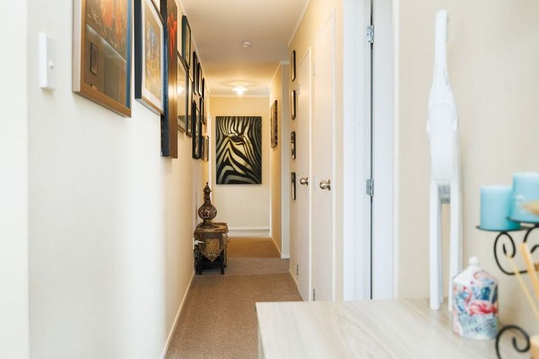 Photo of property in 21 Aspen Way, Kelvin Grove, Palmerston North, 4414