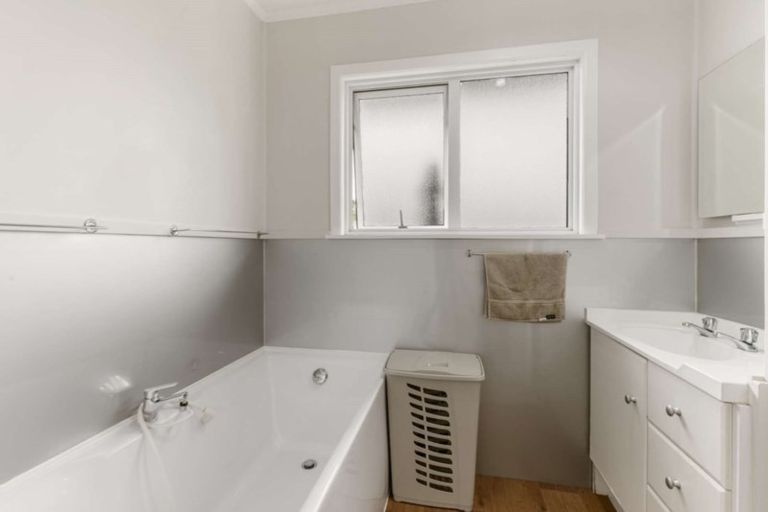 Photo of property in 16 Springfield Crescent, Enderley, Hamilton, 3214