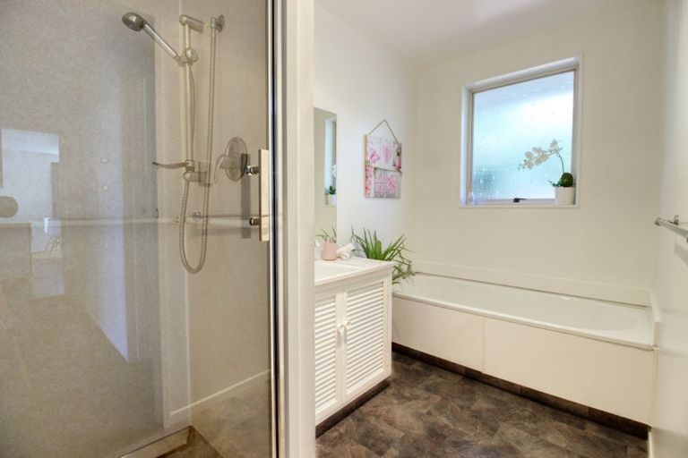 Photo of property in 1/24 Oldham Crescent, Halswell, Christchurch, 8025