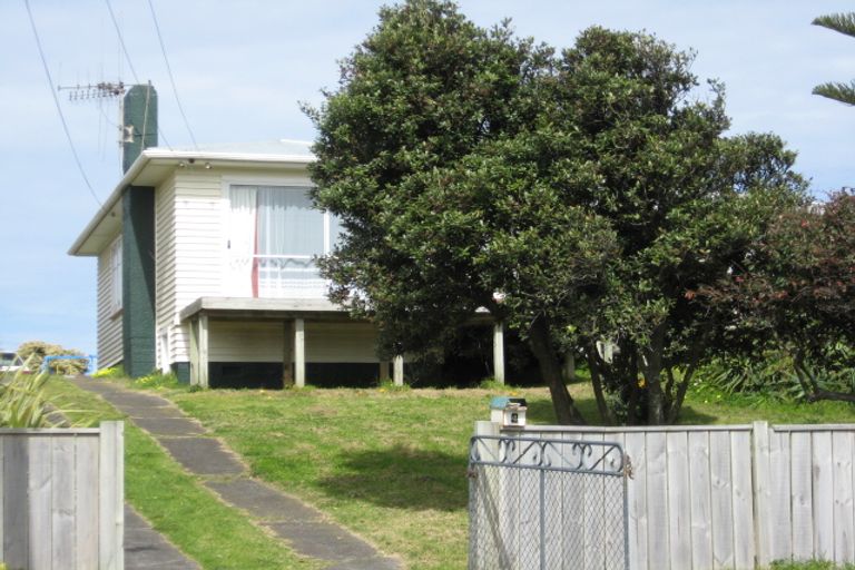 Photo of property in 4 Waitote Street, Castlecliff, Whanganui, 4501