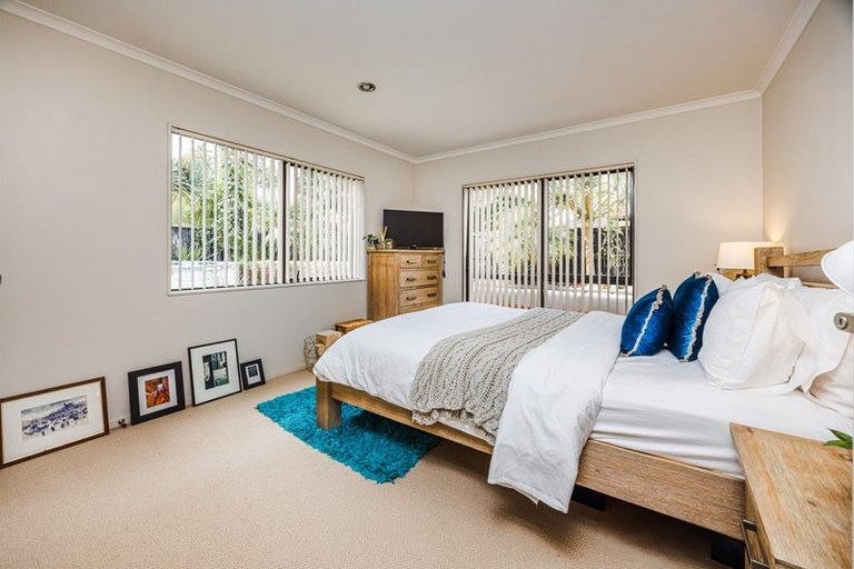 Photo of property in 24 Corsica Way, Karaka, Papakura, 2113