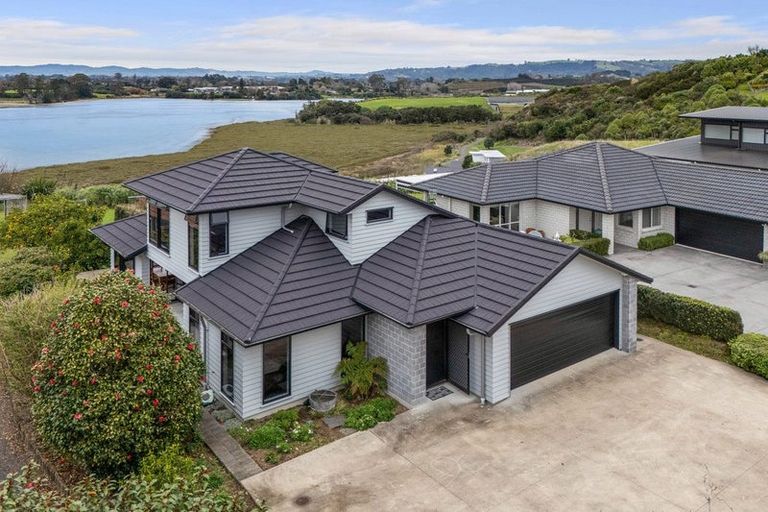 Photo of property in 37 Bert Wall Drive, Omokoroa, 3114