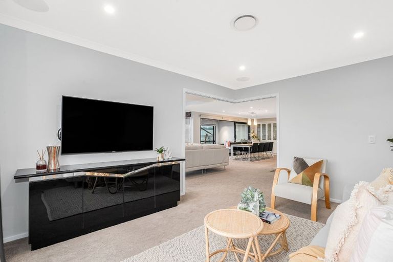 Photo of property in 14 Wangapeka Way, Aotea, Porirua, 5024