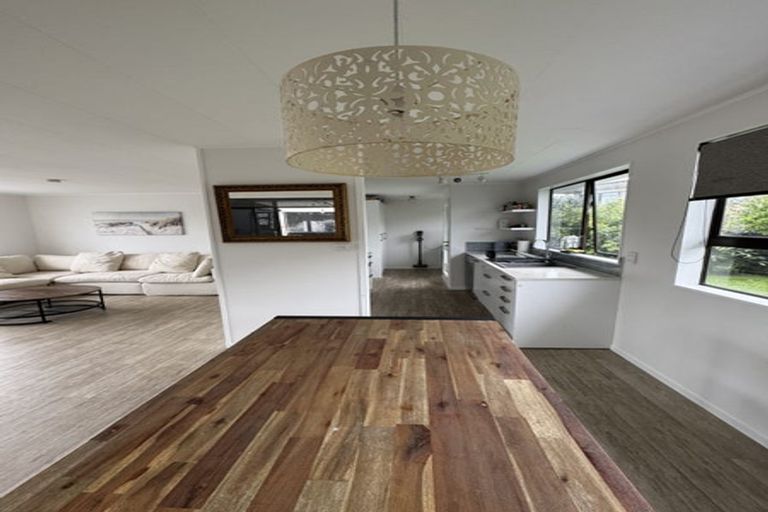 Photo of property in 36 Albatross Road, Red Beach, 0932