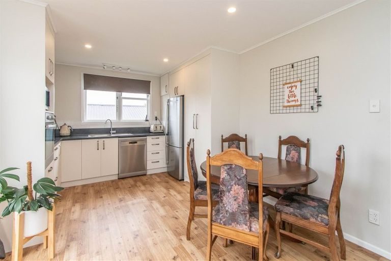 Photo of property in 5 Karaka Street, Inglewood, 4330