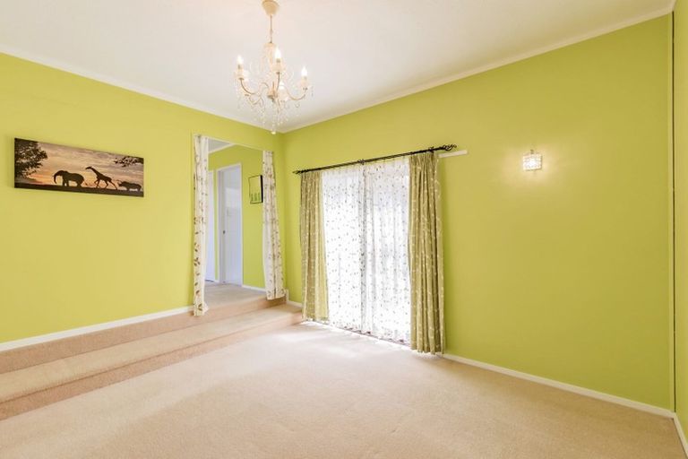 Photo of property in 5 Noeleen Street, Glenfield, Auckland, 0629