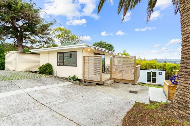Photo of property in 129a Sunnyside Road, Sunnyvale, Auckland, 0612