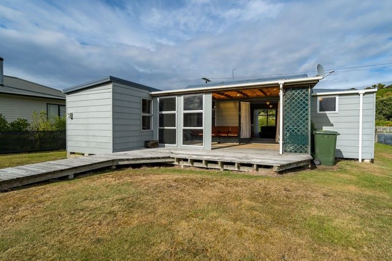 Photo of property in 15 Wratten Road, Owaka, 9585