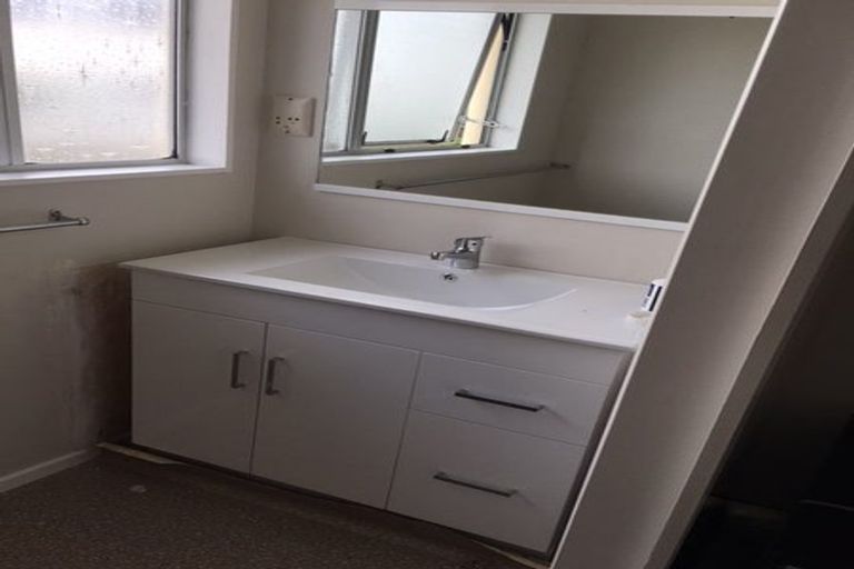 Photo of property in 24a Fitzpatrick Street, Newlands, Wellington, 6037