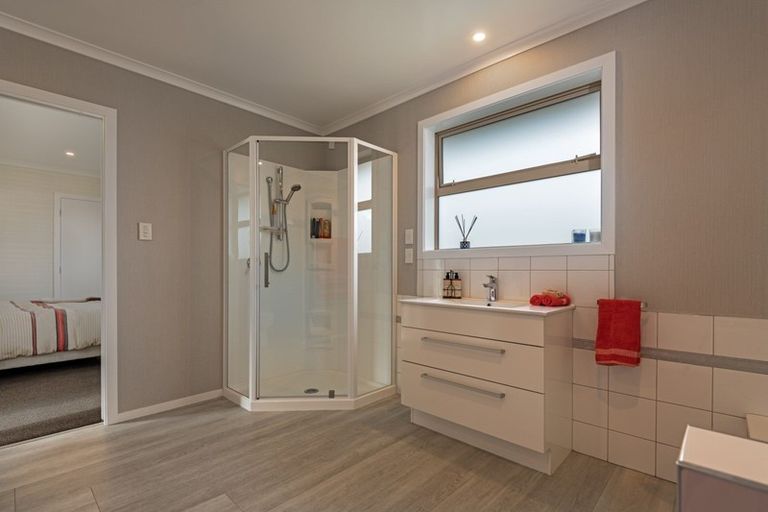 Photo of property in 8a Vernon Avenue, Takaro, Palmerston North, 4412