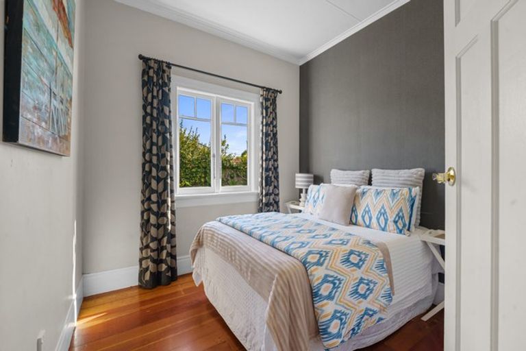 Photo of property in 27 Oxford Street, Fairfield, Hamilton, 3214