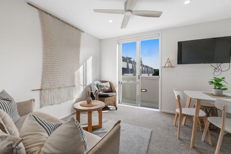 Photo of property in 24/3 Riverside Road, Orewa, 0931