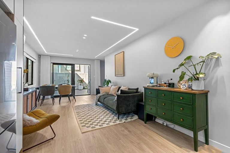 Photo of property in 10b Cranston Street, Torbay, Auckland, 0632
